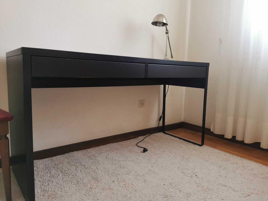 Secretária preta Ikea