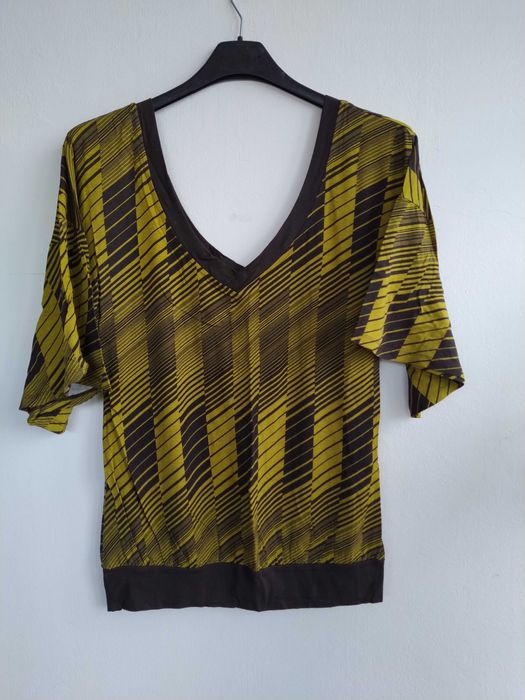 Top / Camisola verde com linhas modernas - Bershka - Tamanho M