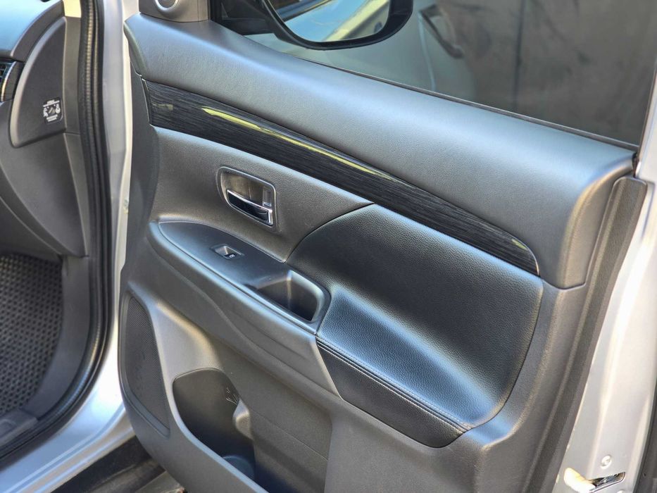 Продам свой Mitsubishi Outlander 2.4л ( ОФИЦИАЛ,  МАКС. КОМПЛЕКТАЦИЯ )