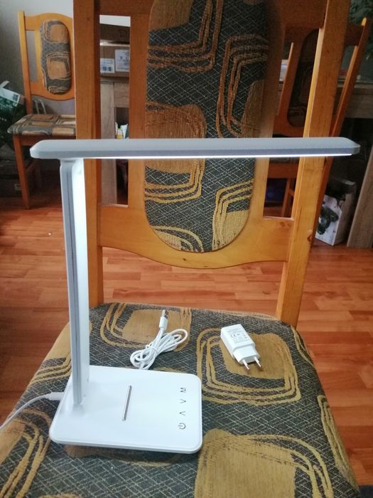 Lampka biurkowa LED nowa