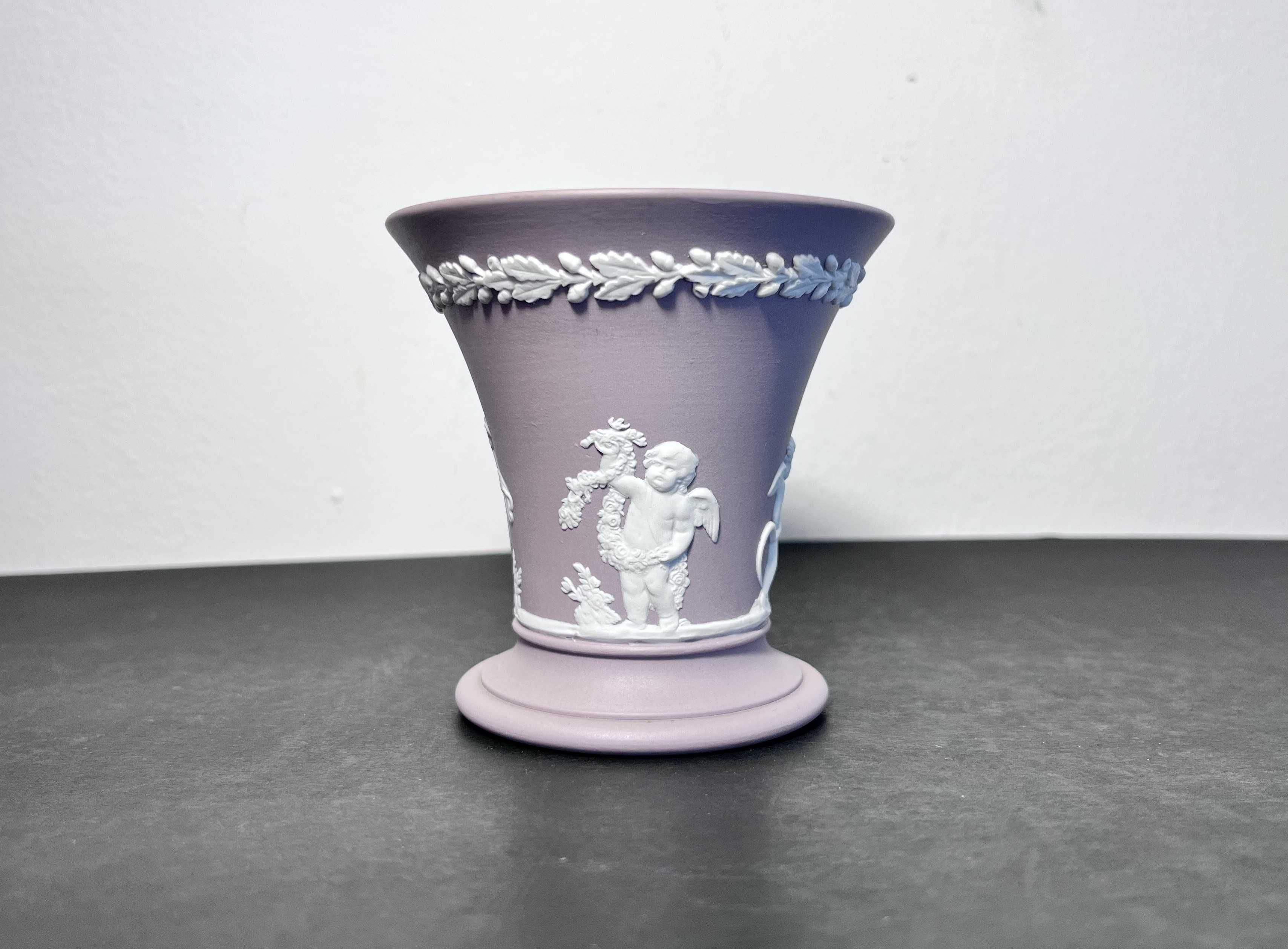 Wazonik/ wykałacznik Wedgwood Purple Jasperware starożytny Rzym amorki