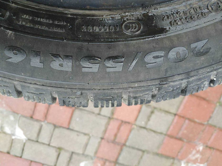 Шини зимові Nokian tyres 205/55 R16