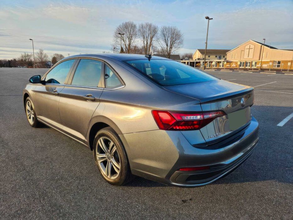 Volkswagen Jetta SE      2024