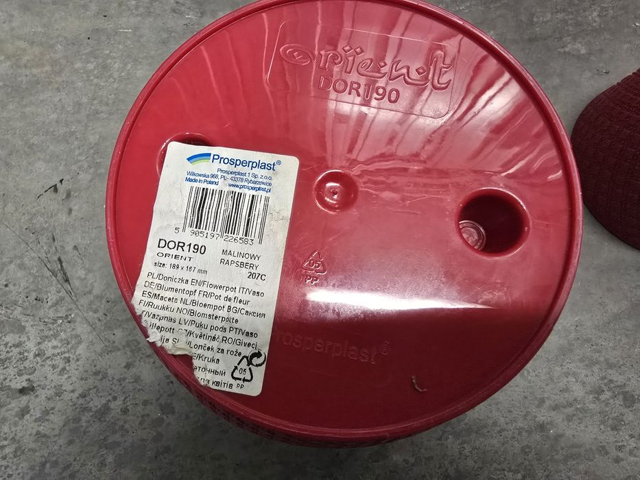 Zestaw doniczki i konewka 1,8l czerwone osłonki na kwiaty