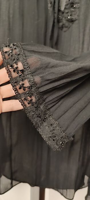 Túnica preta com lantejoulas