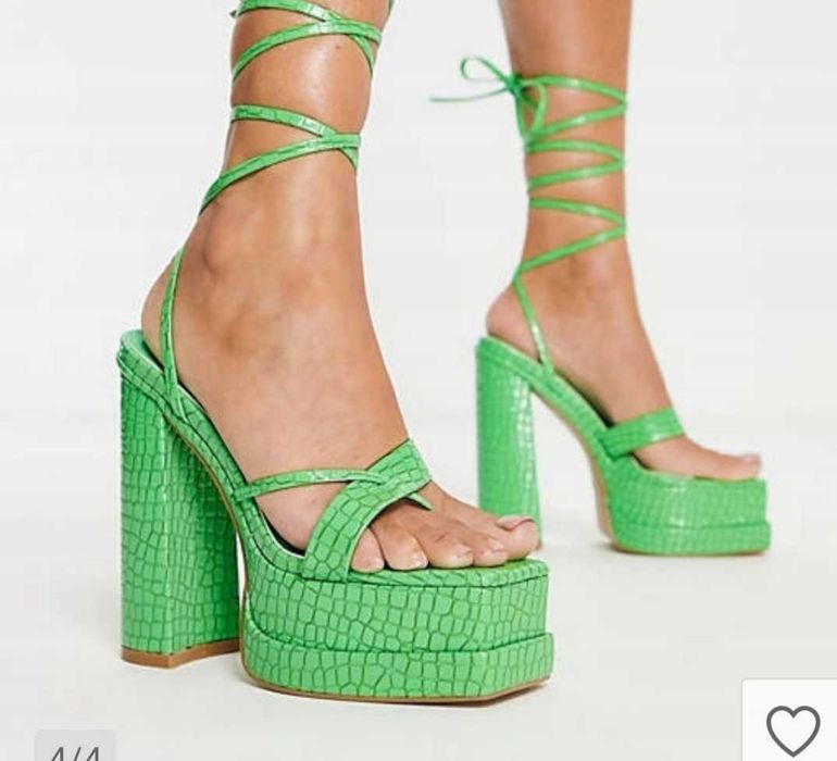 Nowe sandałki na stabilnym słupku