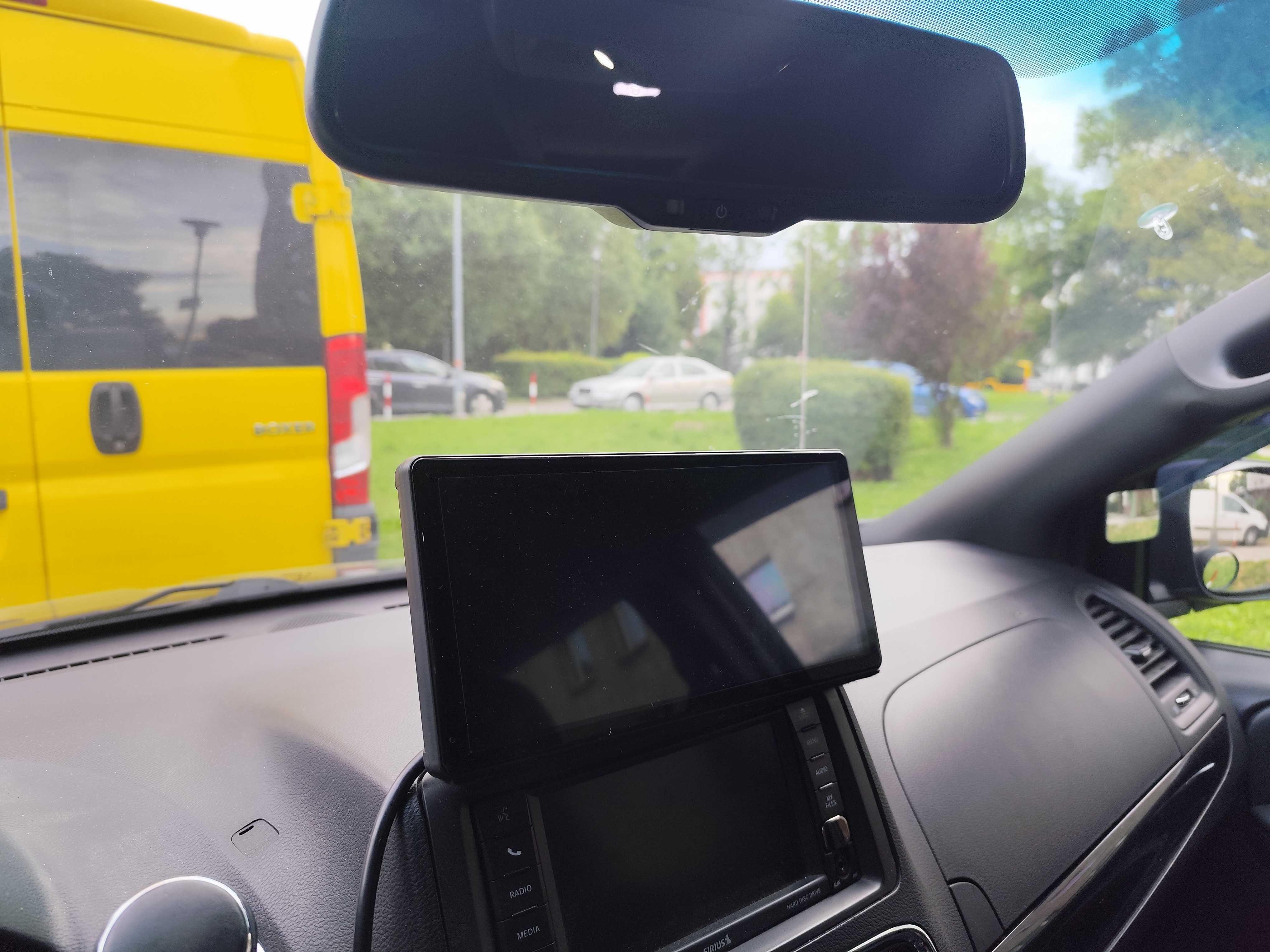 Monitor DVR z ekranem dotykowym, kamerą i przewodami
