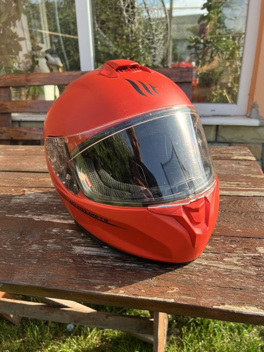 Шлем MT helmets розмір s
