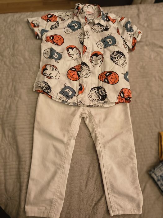 Spodnie białe Zara i koszula marvel