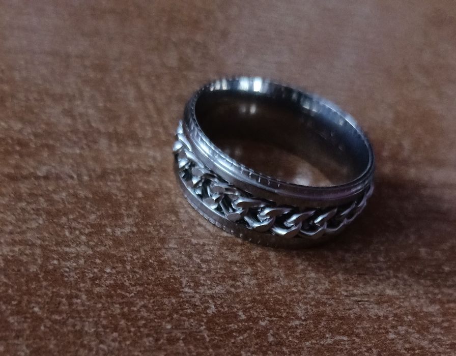 CoNowy pierścionek obrączka męska w kolorze srebrnym ze splotem