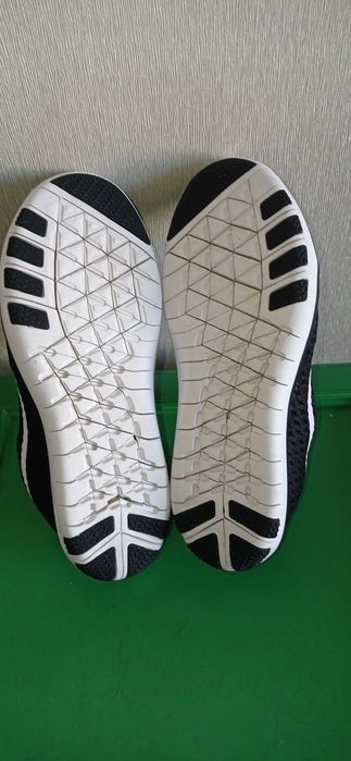 Кросівки фірми Nike 39 розміру