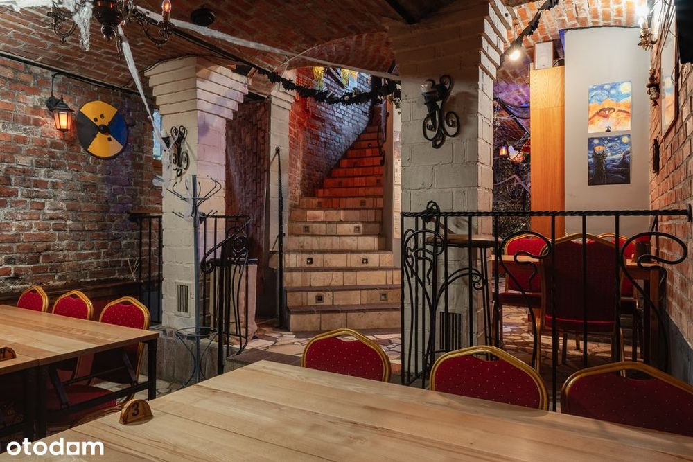 Dwupoziomowy lokal usługowy z witryną