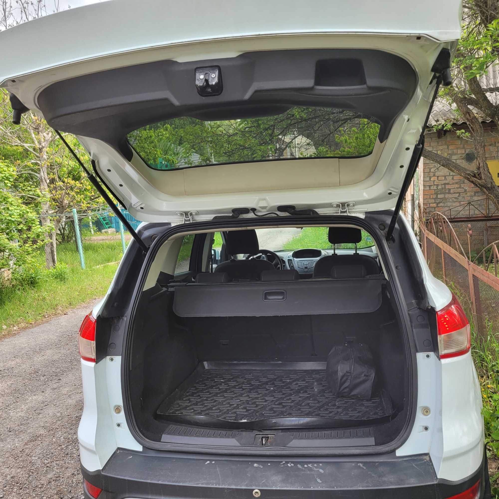 Продам Ford Kuga 2013 дизель 2л передній