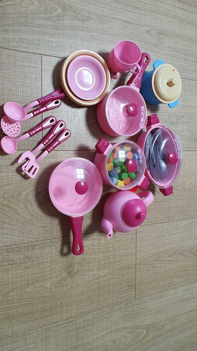 Дитяча кухня Ikea + посуд в подарунок