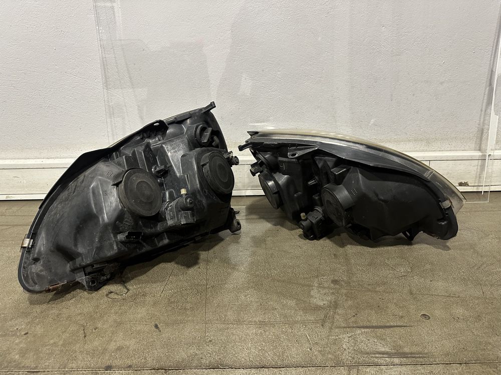 conjunto de óticas  faróis Renault Clio 2  ano 2004