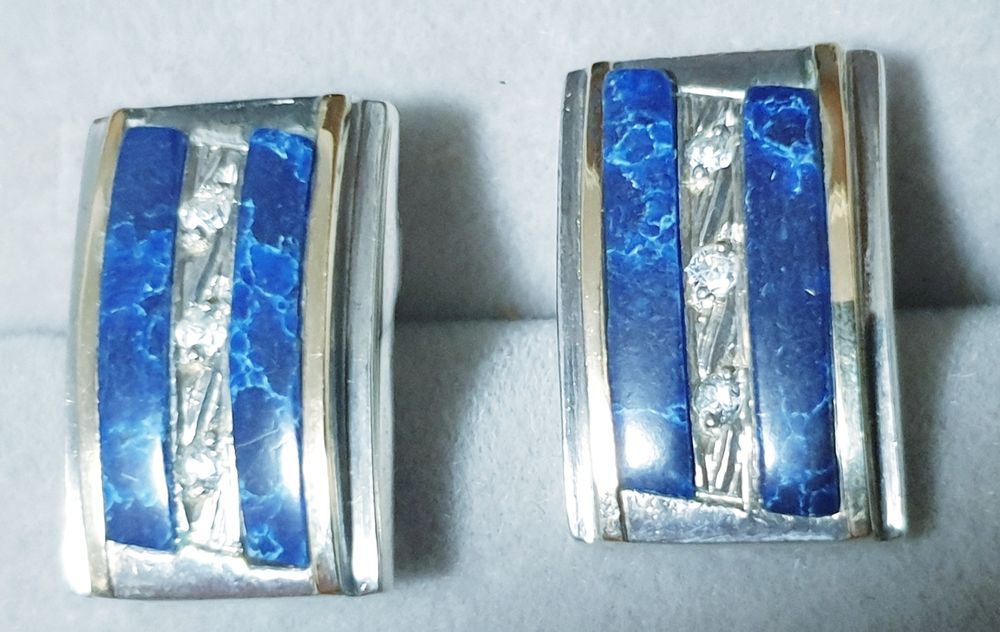 Invulgares brincos vintage em prata com ouro e pedras preciosas