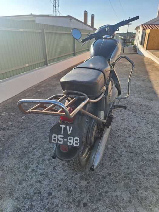 Mota Jawa 250 de 1974