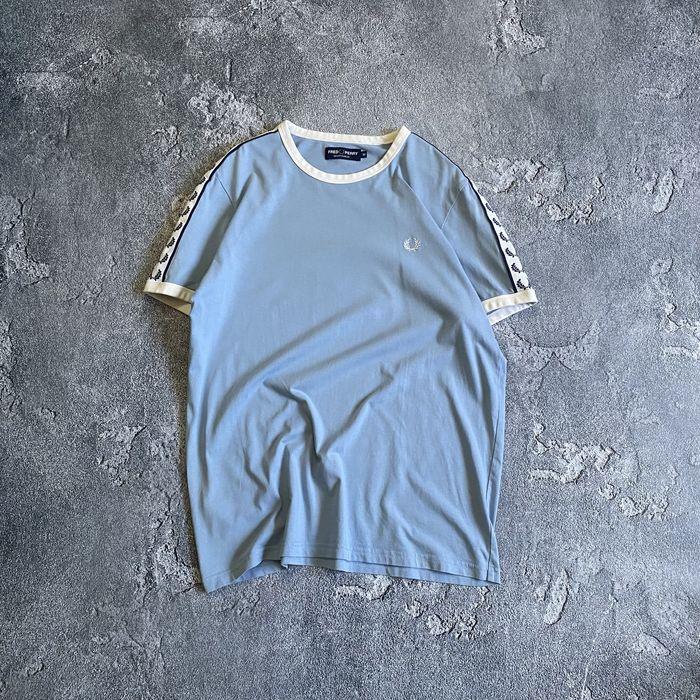 Футболка від fred perry з лампасами голубого кольору, фредак тішка