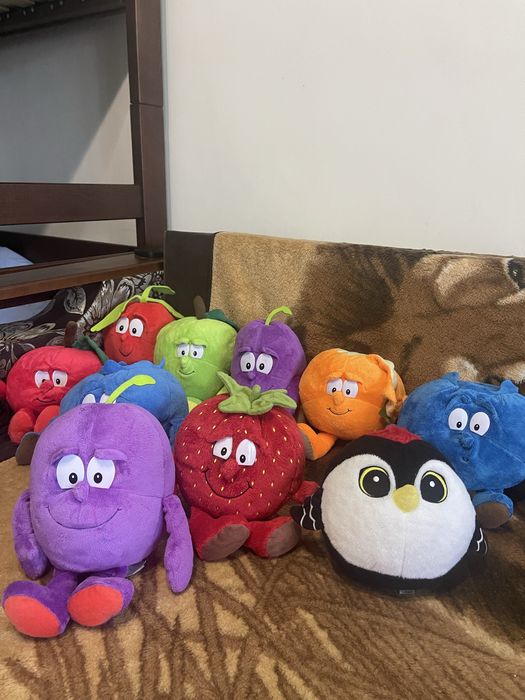 Дитячі мʼякі іграшки.