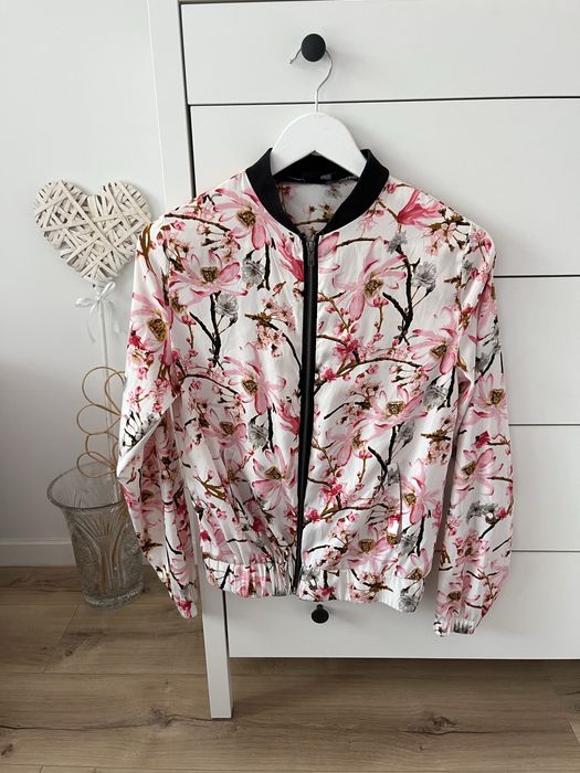 śliczna narzutka z kieszeniami , cienka bluza damska w kwiaty r. 36