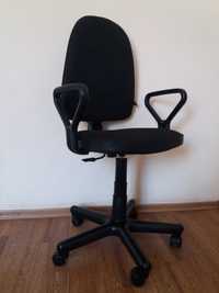 Продам офісне крісло з регулюванням