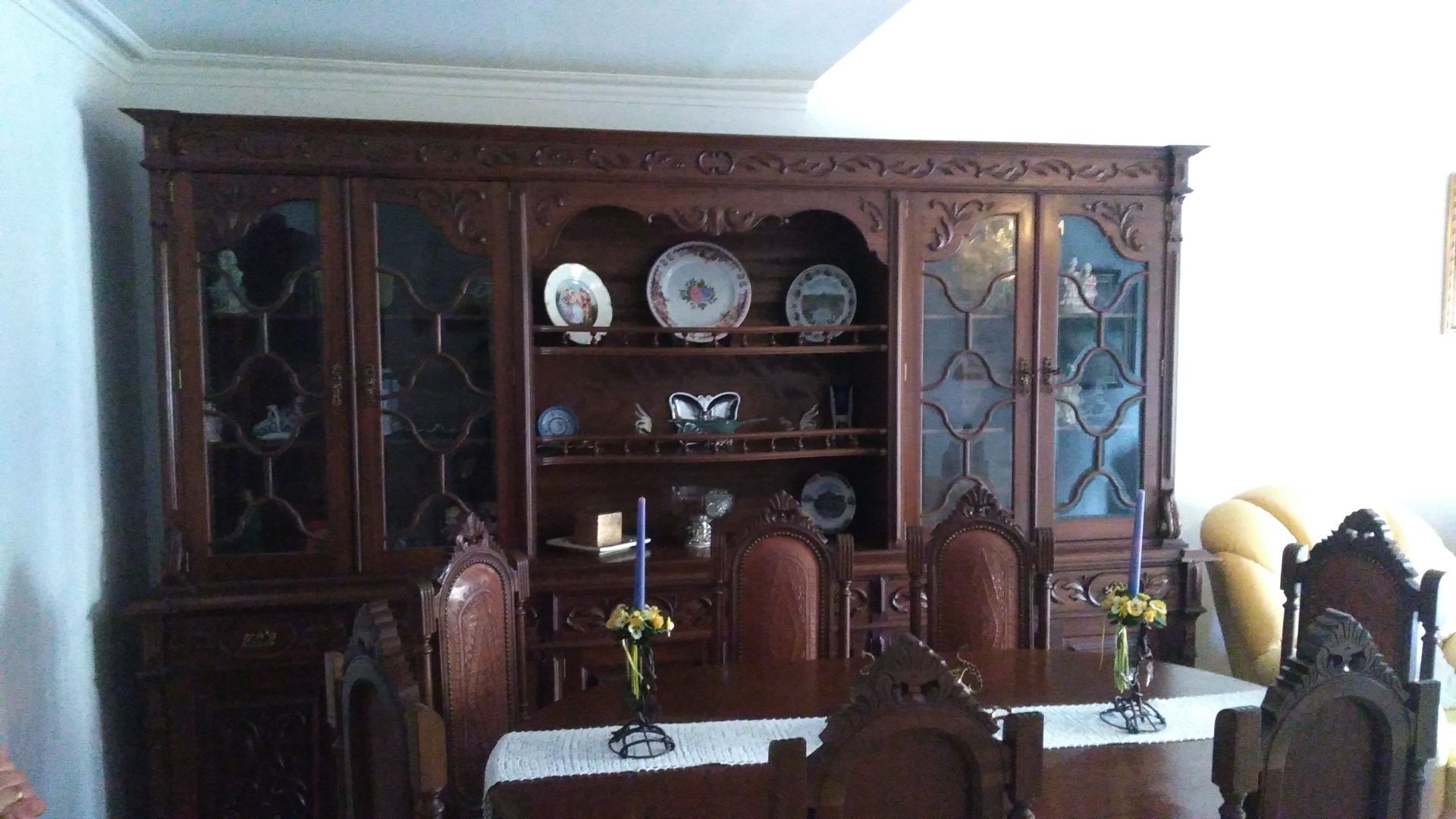 Móvel de sala + mesa de jantar com 8 cadeiras, estilo vintage!