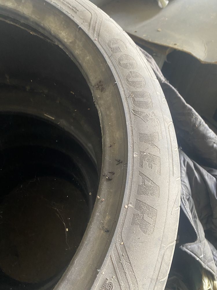 Продам Комрлект резини GoodYear R21