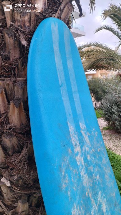 Prancha de surf com shop e fatos