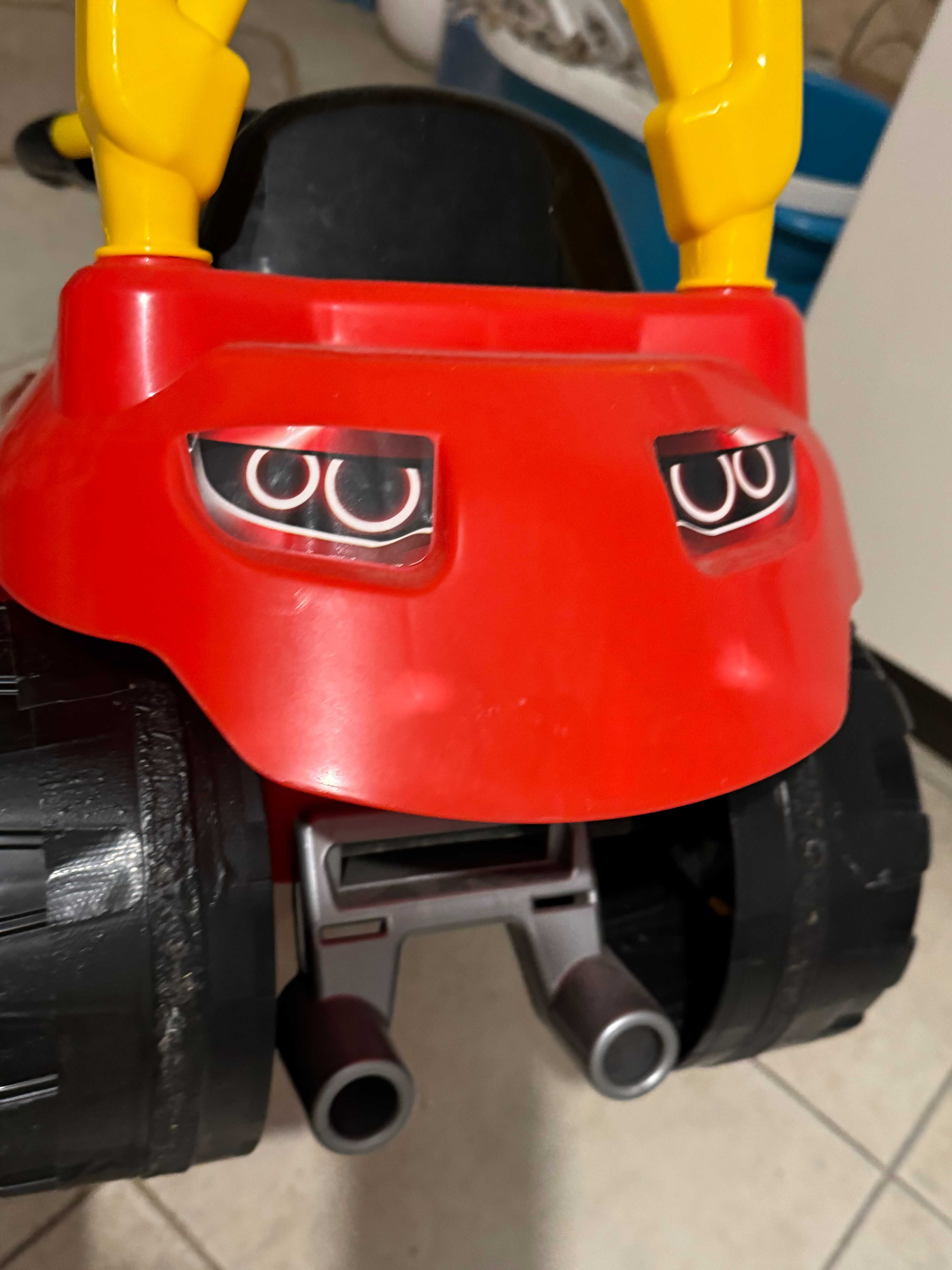 Czerwone auto pchacz jezdzik z bagaznikiem