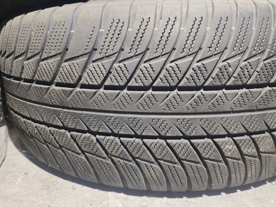 Шини 245/50 R19 Bridgestone RUNFLAT зима