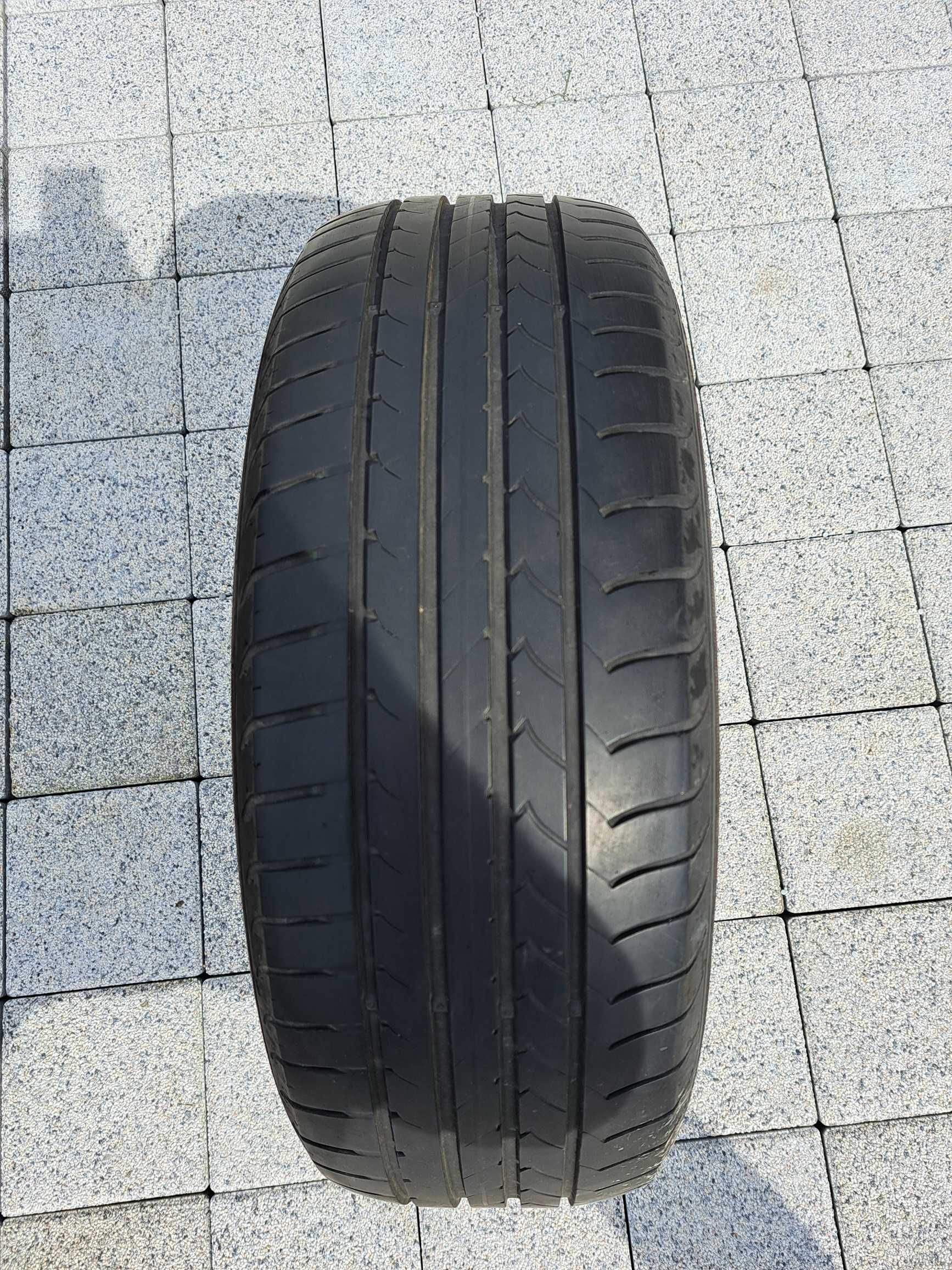 Zestaw 4 opon Goodyear EfficientGrip 205/60/16 96H DOT 1019