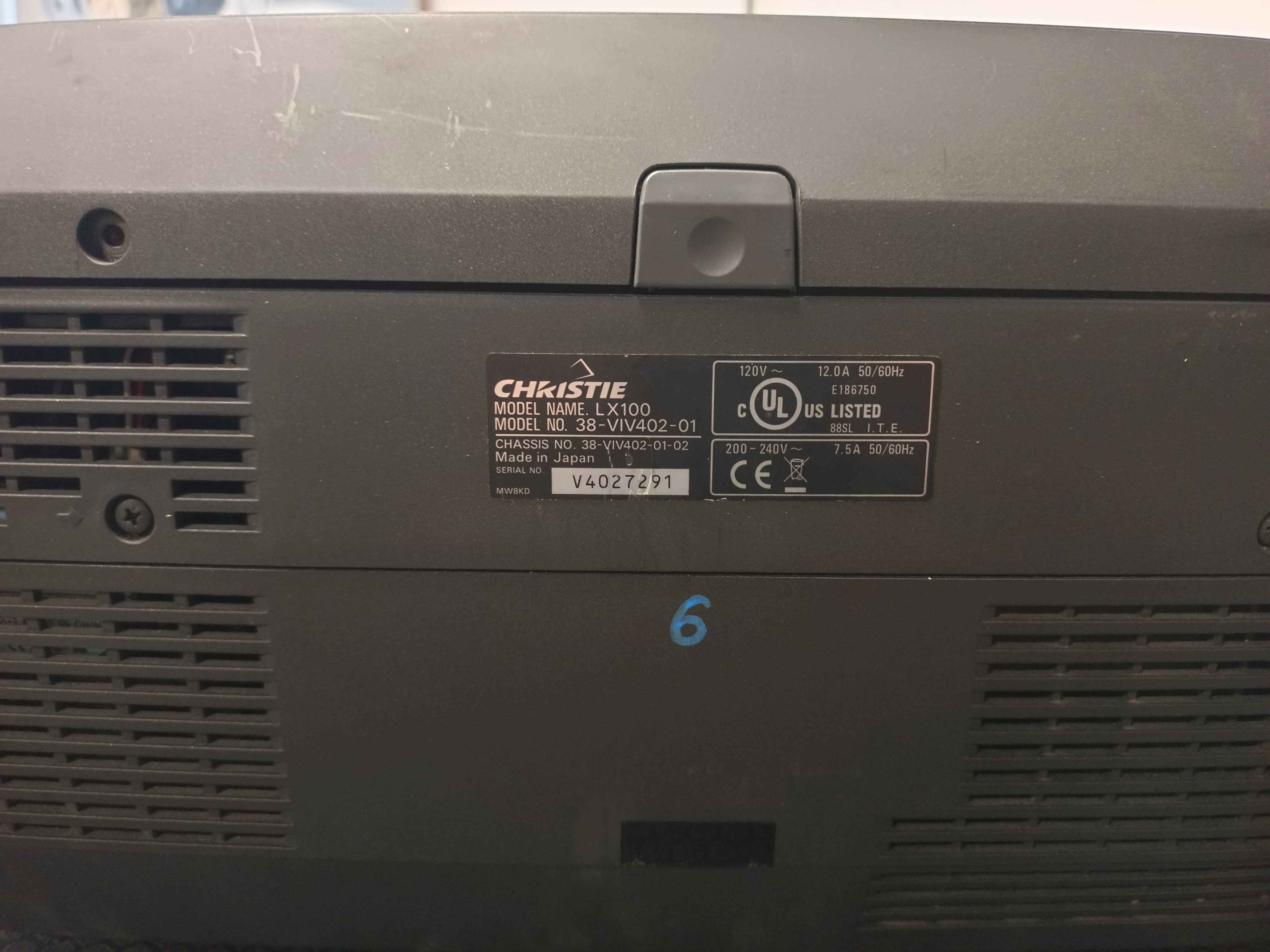 Projektor Christie LX100 (Sanyo XF45). Mapping Eventy Kino plenerowe