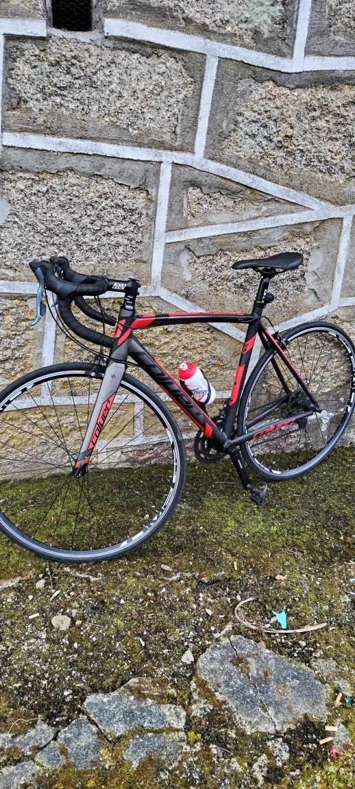 Vendo bicicleta de estrada coluer ótimo estado com poucos km's rodados