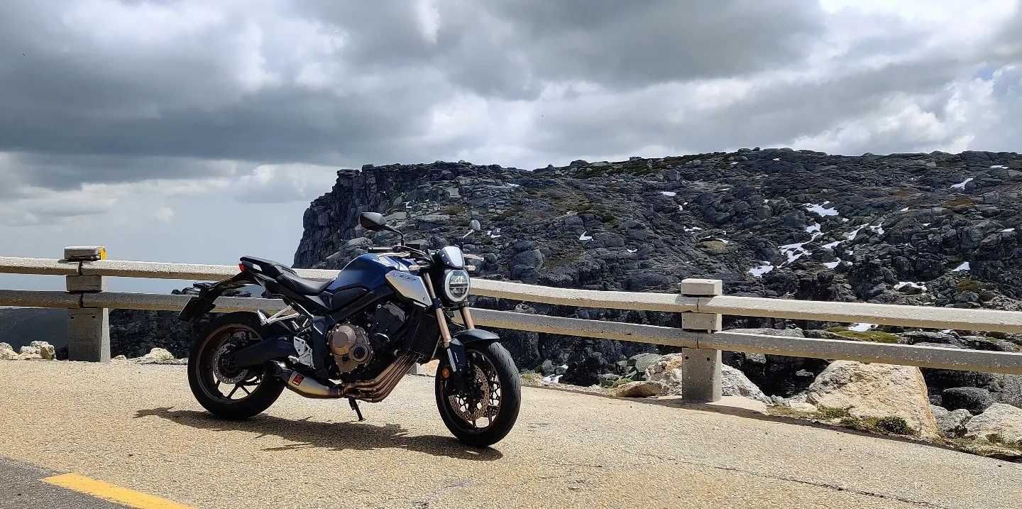 Honda CB650R 2020 com Akrapovic original