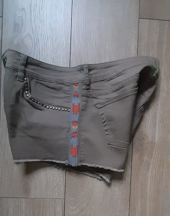 Spodenki dżinsowe koloru khaki roz. 40 AMISU