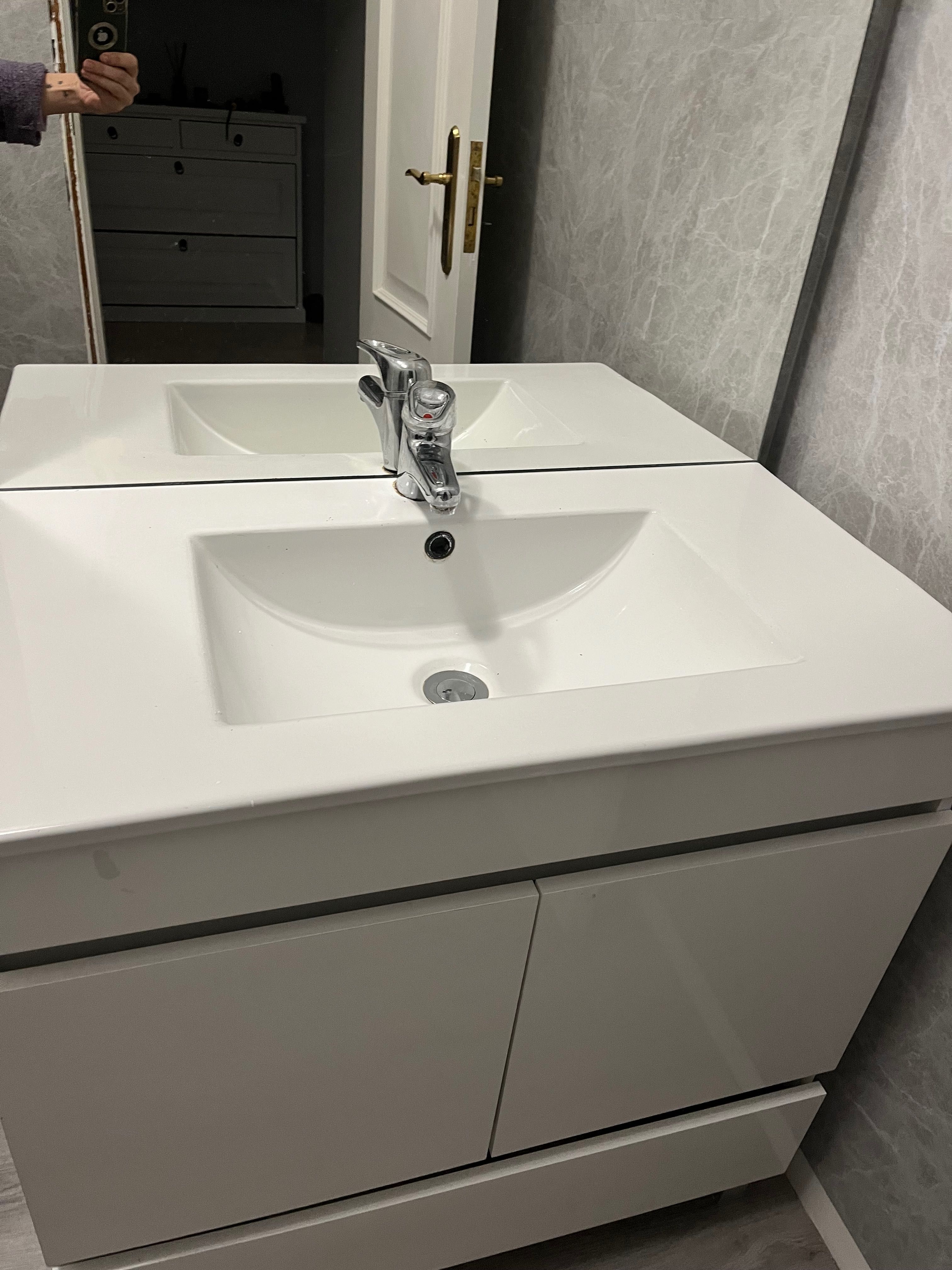 Conjunto: móvel, espelho e torneira WC