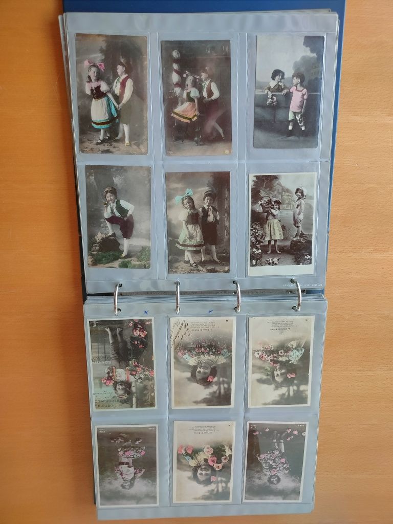 Álbum com 300 postais antigos românticos e de crianças.