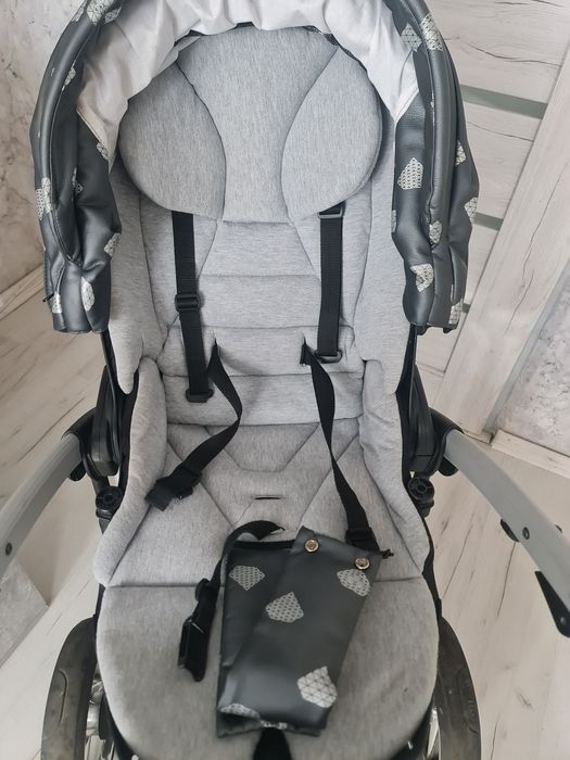 Wózek spacerowy plus gondola Junama diamond silver