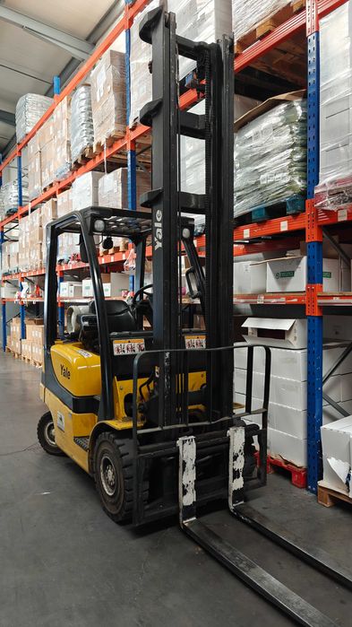 Empilhador a gás Yale - Poucas horas de utilização, em ótimo estado!