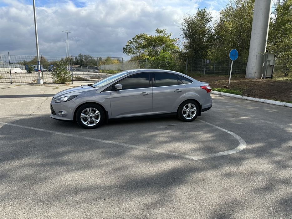 Продам Ford Focus 3 (официальный/состояние новой)
