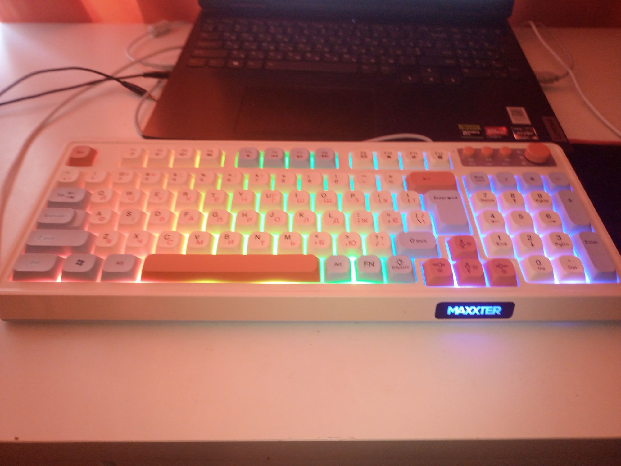 Клавиатура игровая с подсветкой Maxxter