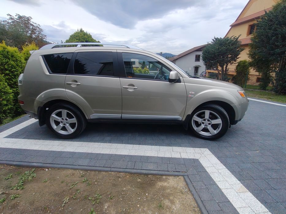 Mitsubishi Outlander II 2.0 TDI 170KM • 7-osobowy • 4x4