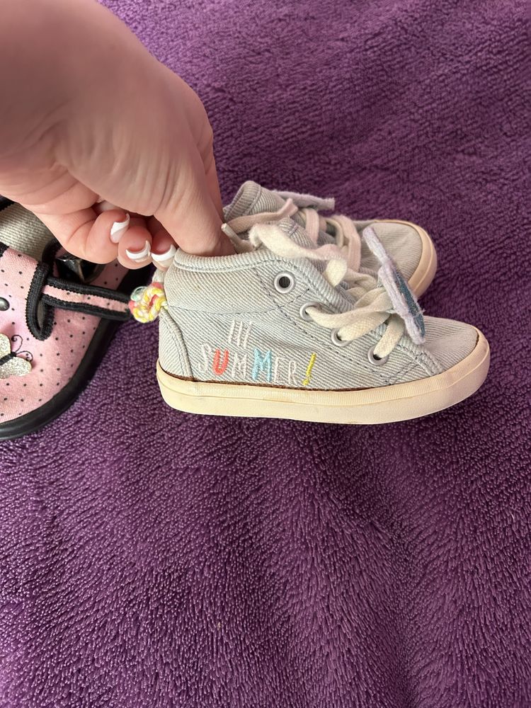 Дитяче взуття на дівчинку