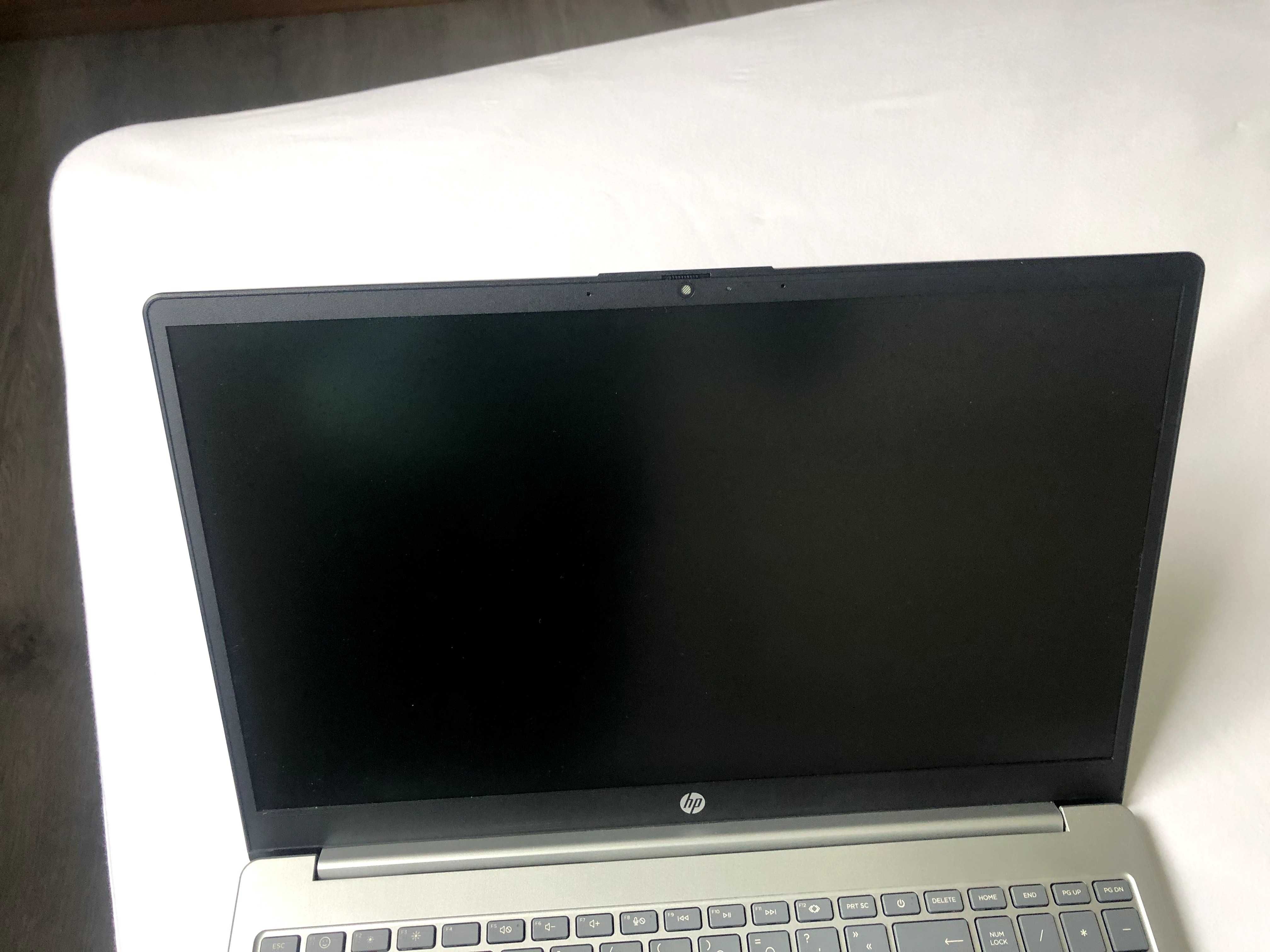 PORTÁTIL HP - Intel Core i3 - 8GB RAM - 256GB SSD - Windows 11