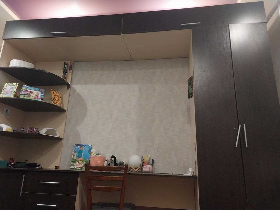 Шафа з робочим місцем у спальню