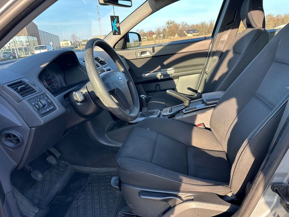 Продам вольво v50 1.6 диз НЕРОЗМИТНЕНА