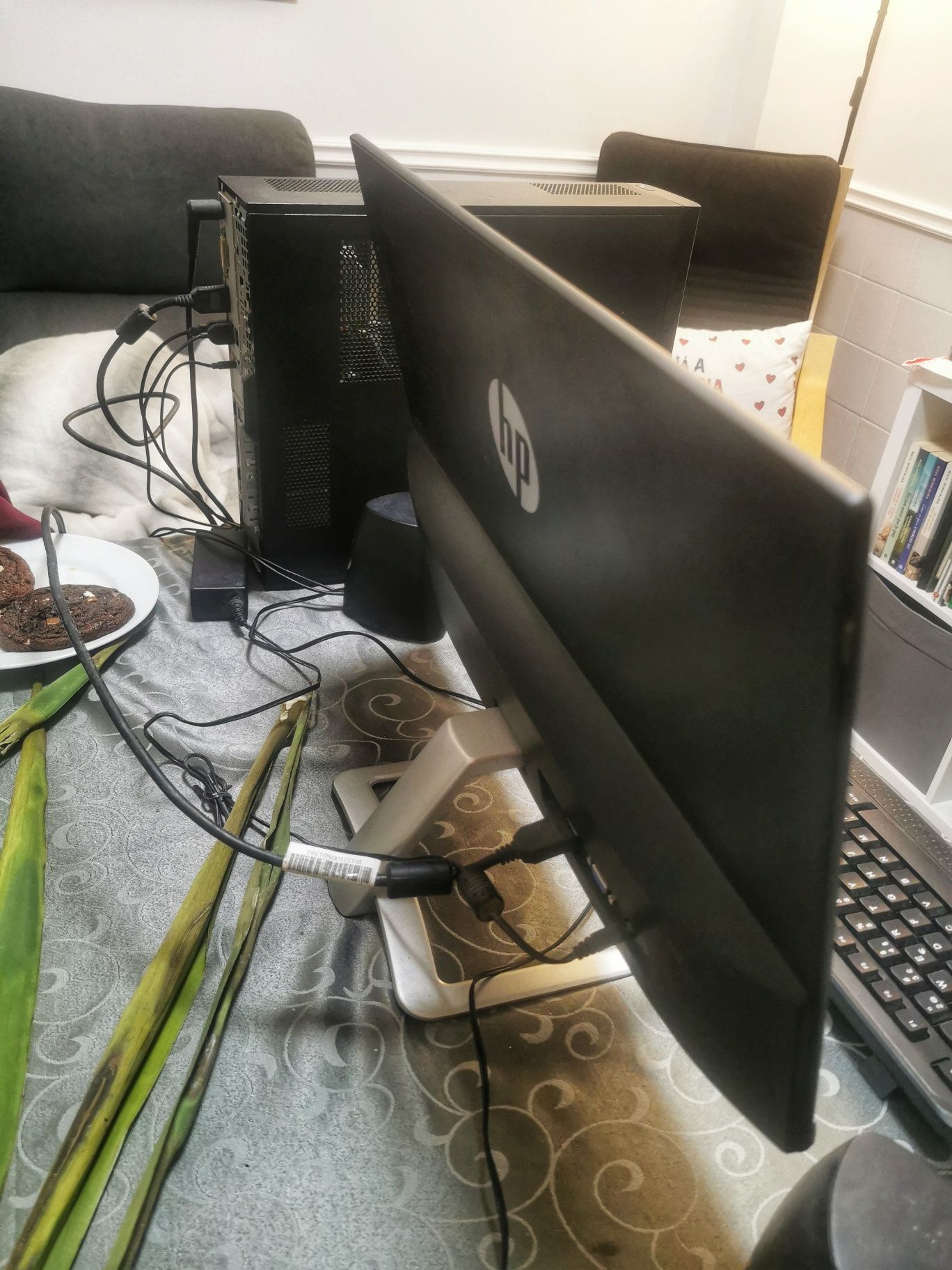 Computador desktop HP (Torre, Monitor, Colunas e Teclado)