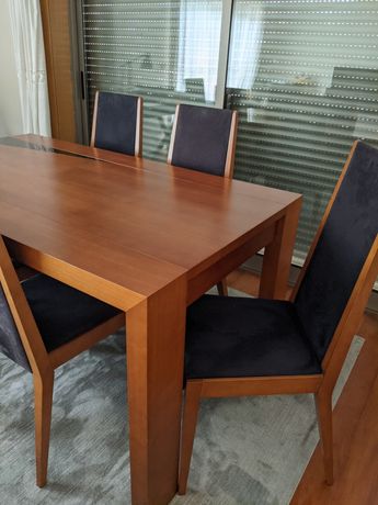Mesa de jantar extensível +  6 cadeiras