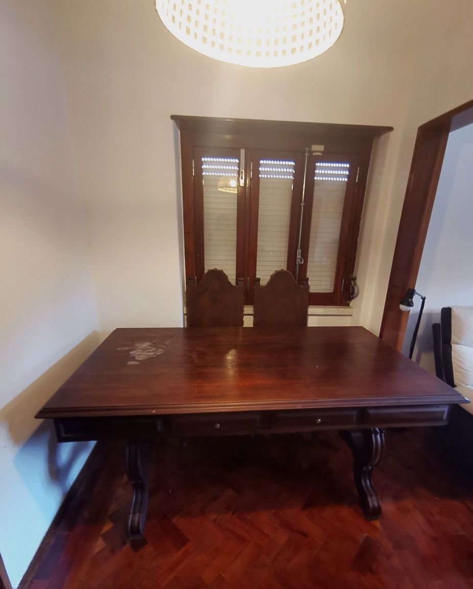 Vendo conjunto mesa de jantar+ 4 cadeiras - madeira maciça