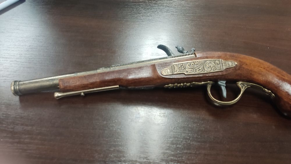 Pistolet skałkowy Replika